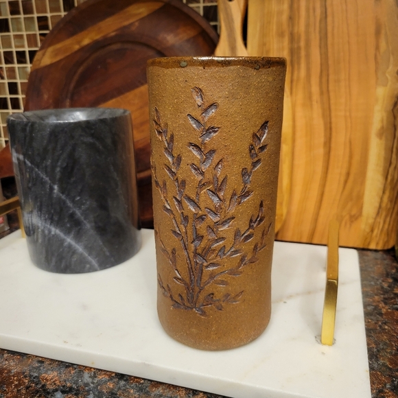 Vintage Sandstone vase with wheat grass prints signed 70s handmade potte… - Picture 1 of 7